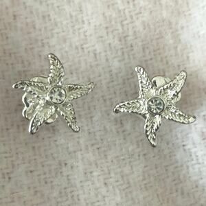 6/$25 Vintage Avon Silver Tone with Rhinestone Centers Starfish Earrings